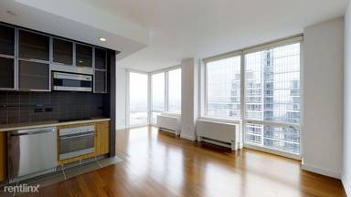 Main picture of 600 W 42nd St