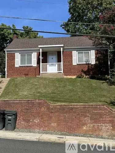 Main picture of 2001 S Quincy St