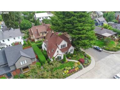Main picture of 3565 NE Klickitat St