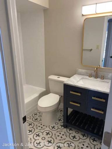 Main picture of 220 W Cherry Ave