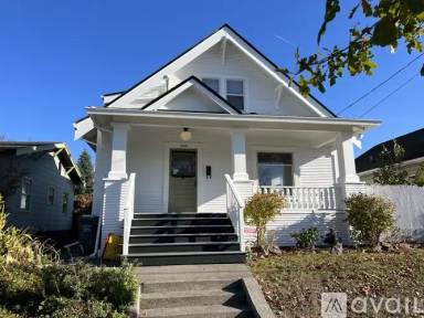 Main picture of 4920 NE 32nd Ave