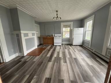 Main picture of 52 Elm St