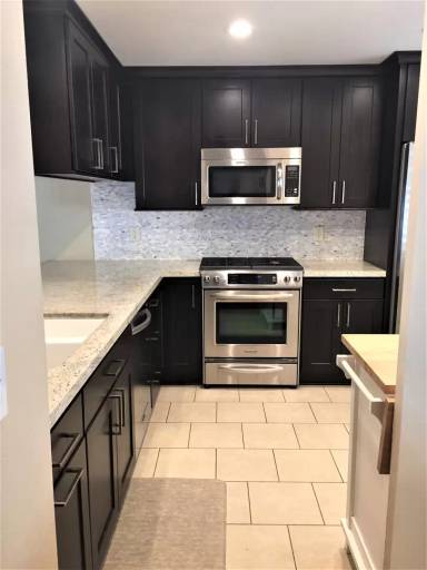 Main picture of 21555 Burbank Blvd