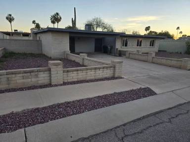 Main picture of 9240 E Holmes St