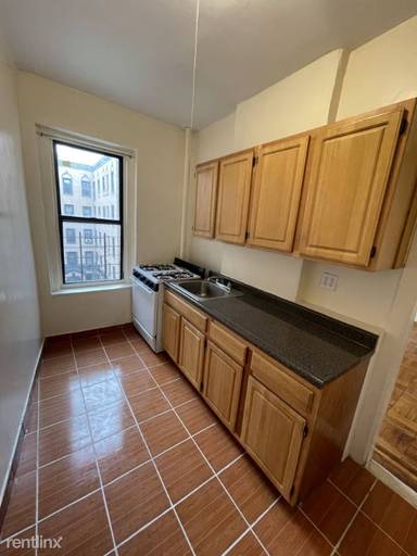 Main picture of 1798 Bedford Ave