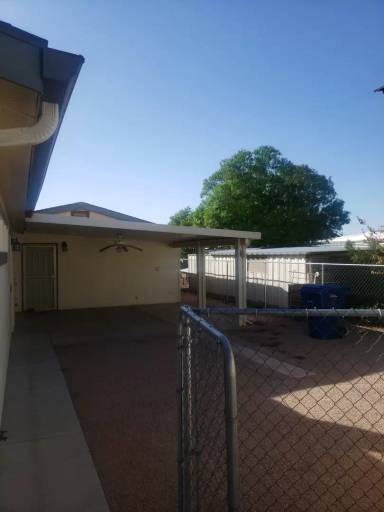 Main picture of 1625 S 74th St