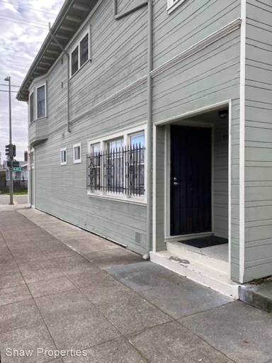 Main picture of 400 45th St