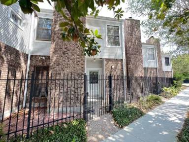 Main picture of 2115 Waugh Dr