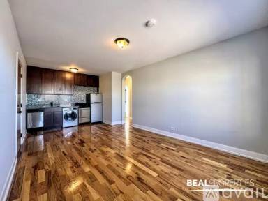 Main picture of 550 W Arlington Pl Apartments