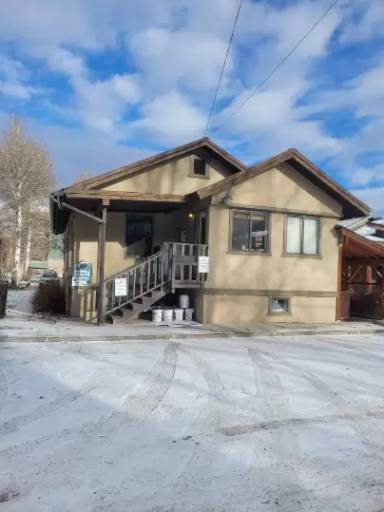 Main picture of 260 E Broadway Ave