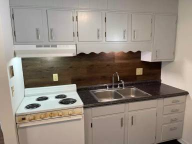 Main picture of 737 10th Ave