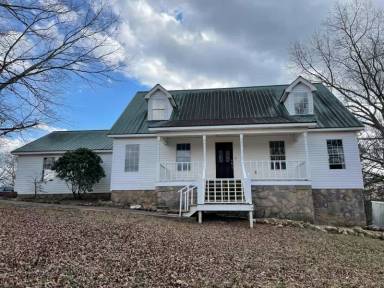 Main picture of 3320 S Riverbend Rd