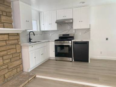 Main picture of 11840 Gilmore St