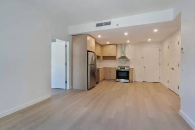 Main picture of 1024 Manhattan Ave
