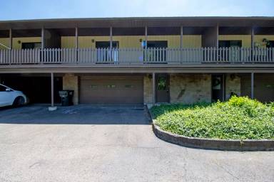 Main picture of 261 S Milton St