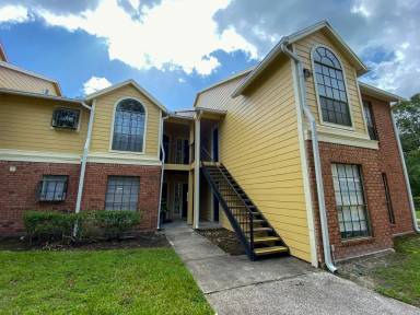 Main picture of 8742 Mallard Reserve Dr
