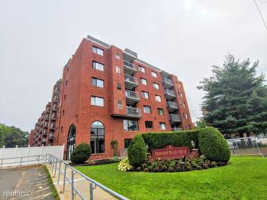 Main picture of Parkway Plaza West Condomium