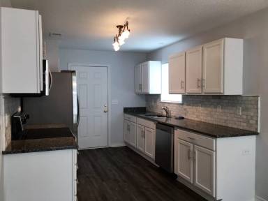 Main picture of 902 Lauderhill Ln