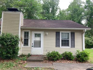 Main picture of 425 Cedar Creek Dr