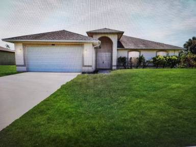 Main picture of 2118 NE 40th St