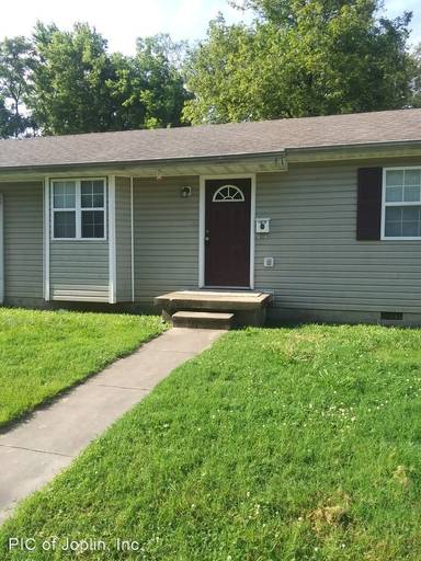 Main picture of 1202 E 13th St