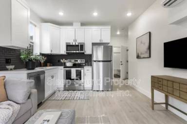 Main picture of 9050 NE Hoyt St