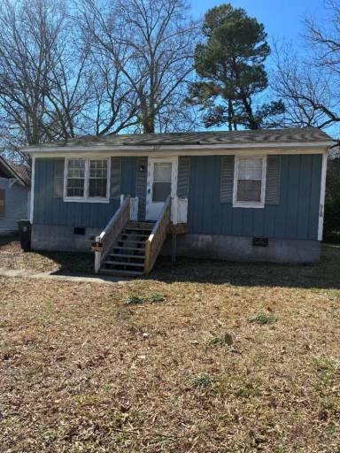 Main picture of 207 Lee St NE