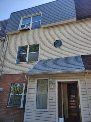 Main picture of 536 Pugsley Ave