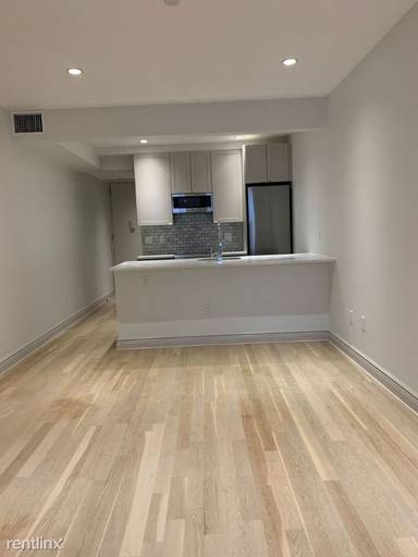 Main picture of 405 E 78th St