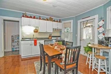 Main picture of 25 Saunders St