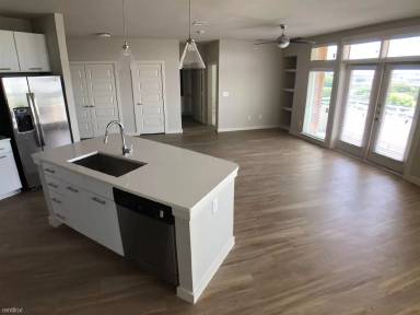 Main picture of 6205 N Lamar Blvd