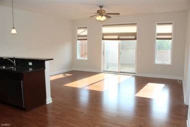 Main picture of 4732 N Austin Ave