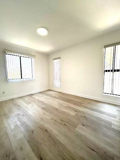 Main picture of 465 Oak St
