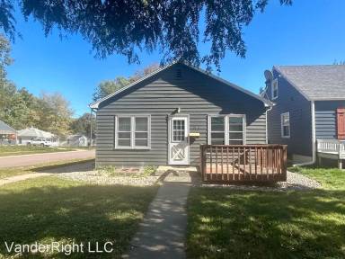 Main picture of 2000 S Lake Ave