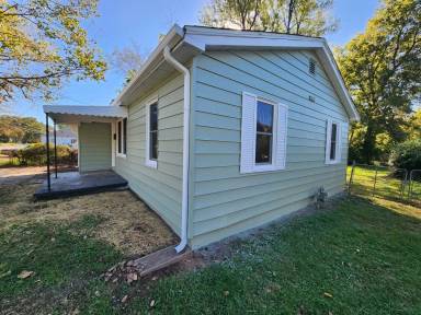 Main picture of 2126 W Lynn St