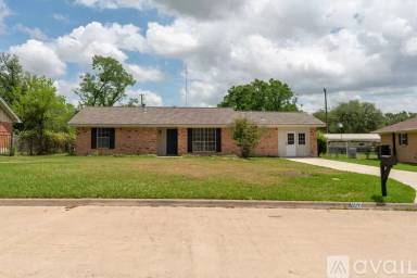 Main picture of 1102 Lamar Dr