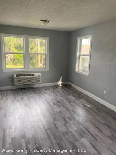 Main picture of 205 Shady Pl