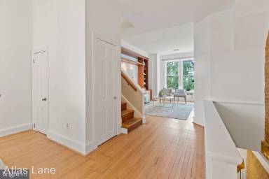 Main picture of 221 9th St NE