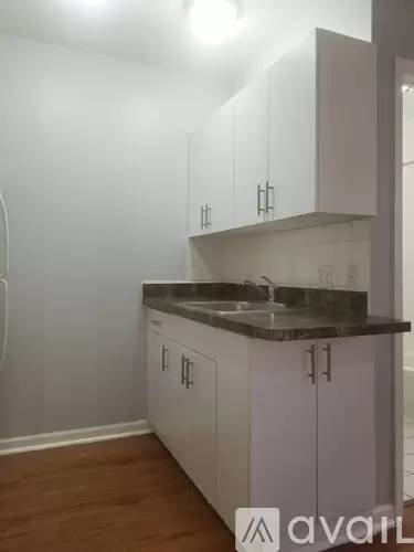 Main picture of 4241 N Kenmore Ave