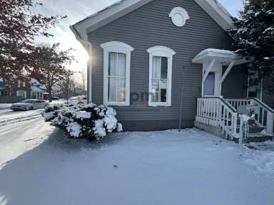 Main picture of 912 Chicago St
