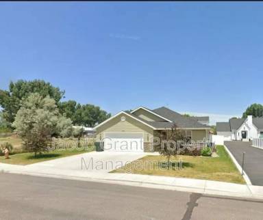 Main picture of 1360 Lilac St