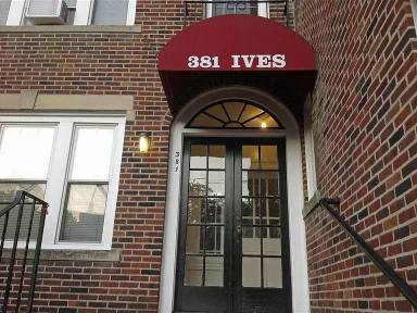 Main picture of 381 Ives St