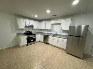 Main picture of 316 E 7th St