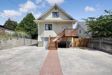 Main picture of 4628 S Chicago St