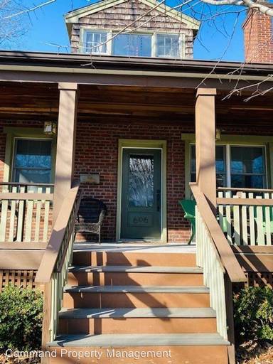 Main picture of 606 Little St