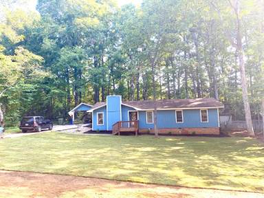 Main picture of 225 Heather Dr