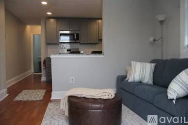 Main picture of 2812 W Girard Ave