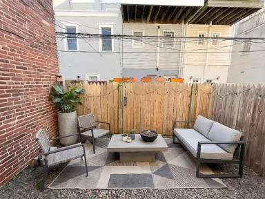 Main picture of 1832 Callowhill St