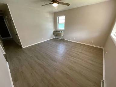 Main picture of 2457 N Prospect Ave