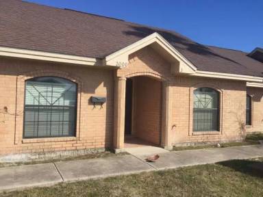 Main picture of 2000 Circle Dr